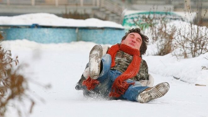 bizkarrezurreko osteokondrosiaren kausa gisa erortzea