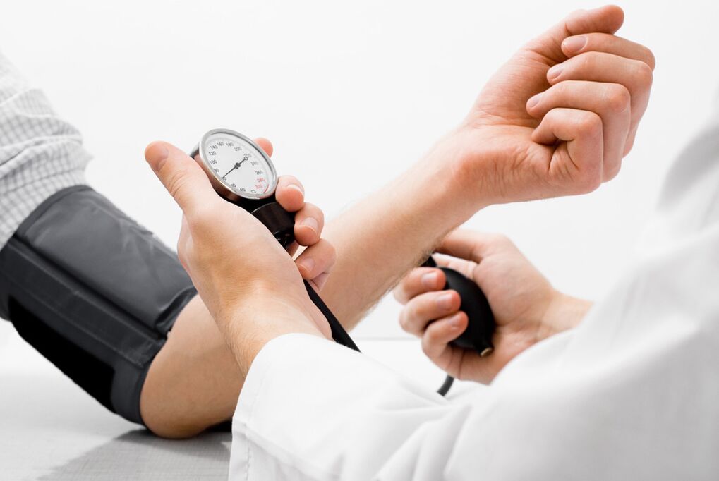 Osteokondrosia tratatzen ez bada, odol-presioaren arazoak agertuko dira